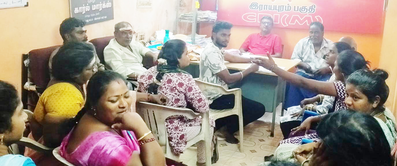 வணிக வளாகம் கட்டிட பணியை விரைந்து முடிக்க சாலையோர வியாபாரிகள் கோரிக்கை