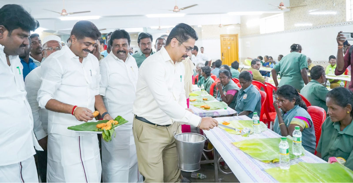 தூய்மைப் பணியாளர்களுக்கு காலை உணவு