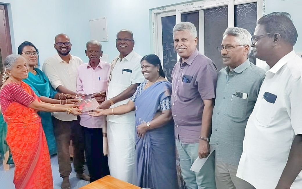 தீக்கதிர் வளர்ச்சி நிதி ரூ.10,000 வழங்கல்