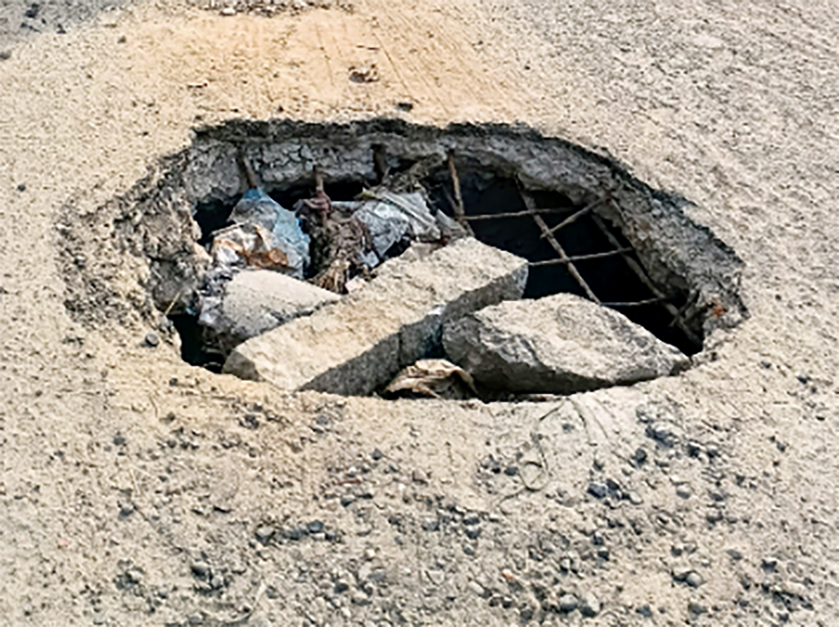 ஆபத்தானப் பள்ளம்; அதிகாரிகள் அலட்சியம்