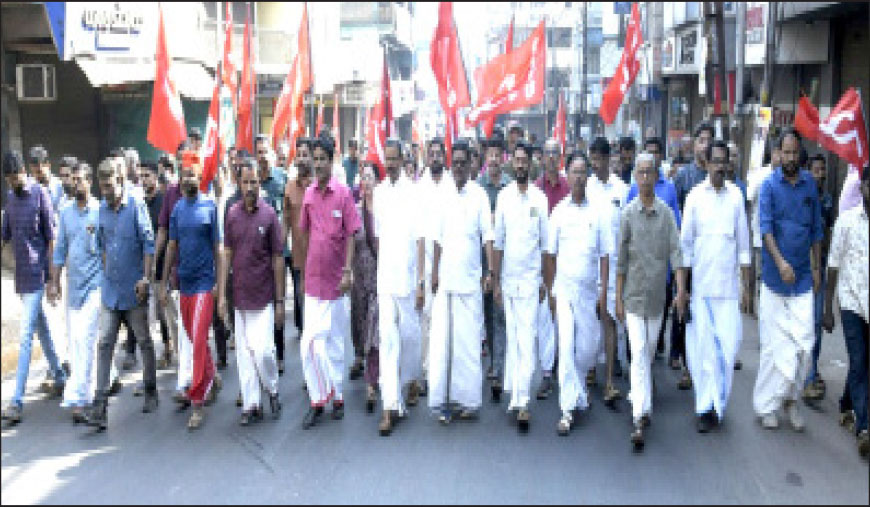 மோடி அரசுக்கு எதிராக நாடு தழுவிய வேலை நிறுத்தம் முடங்கியது கேரளம்