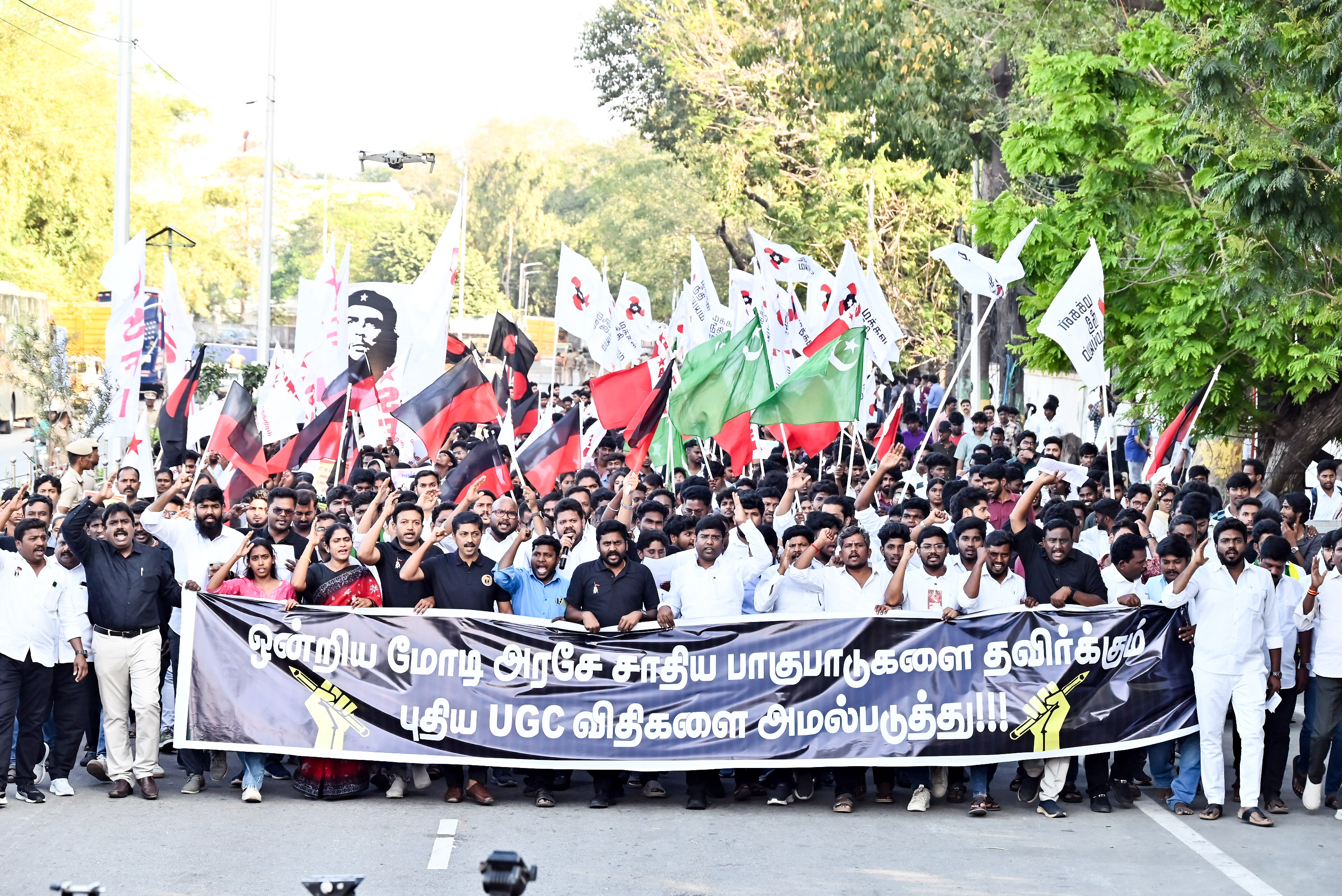 யுஜிசி விதிகளை ஒன்றிய அரசு அமல்படுத்தக் கோரி மாணவர்கள் பேரணி