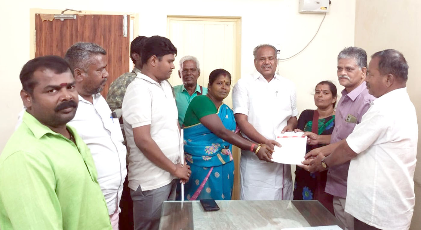 மாதாந்திர உரிமைத் தொகை உயர்வு கோரி மக்கள் பிரதிநிதிகளை சந்தித்து மாற்றுத்திறனாளிகள் மனு