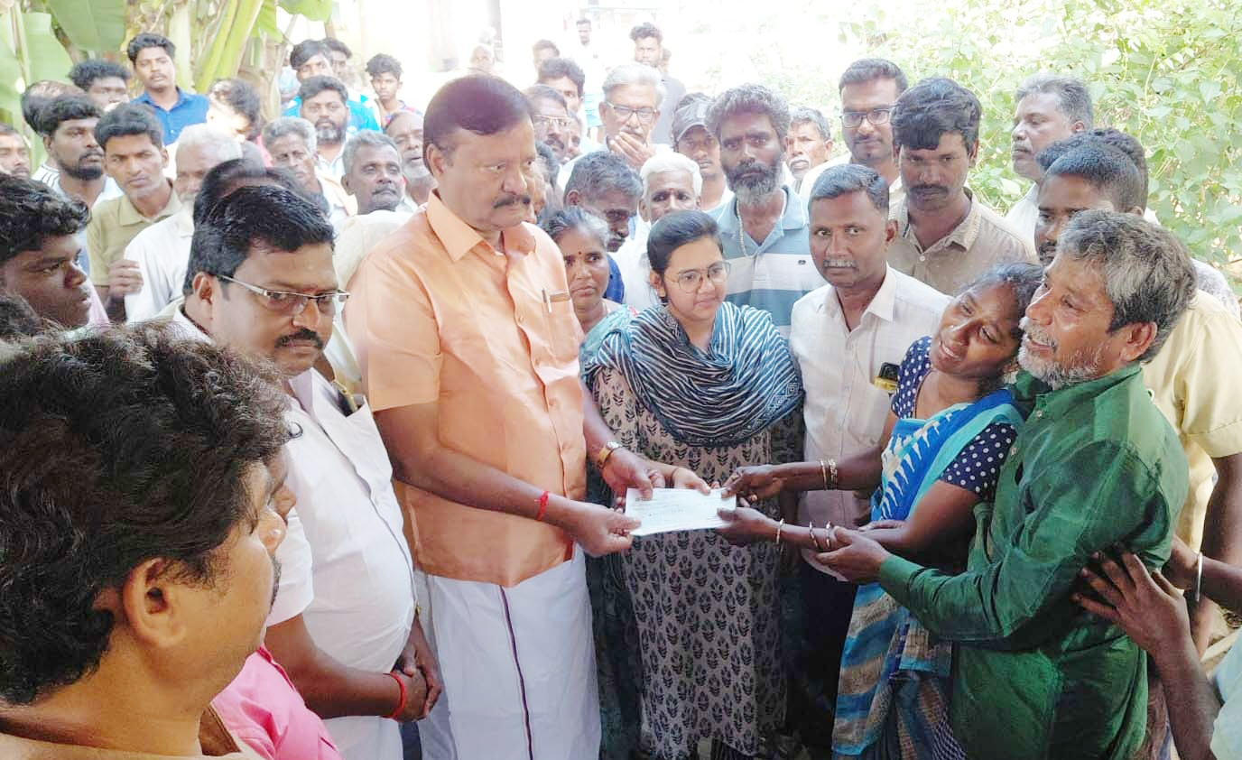 விபத்தில் உயிரிழந்தோர் குடும்பத்தினருக்கு நிவாரணம்