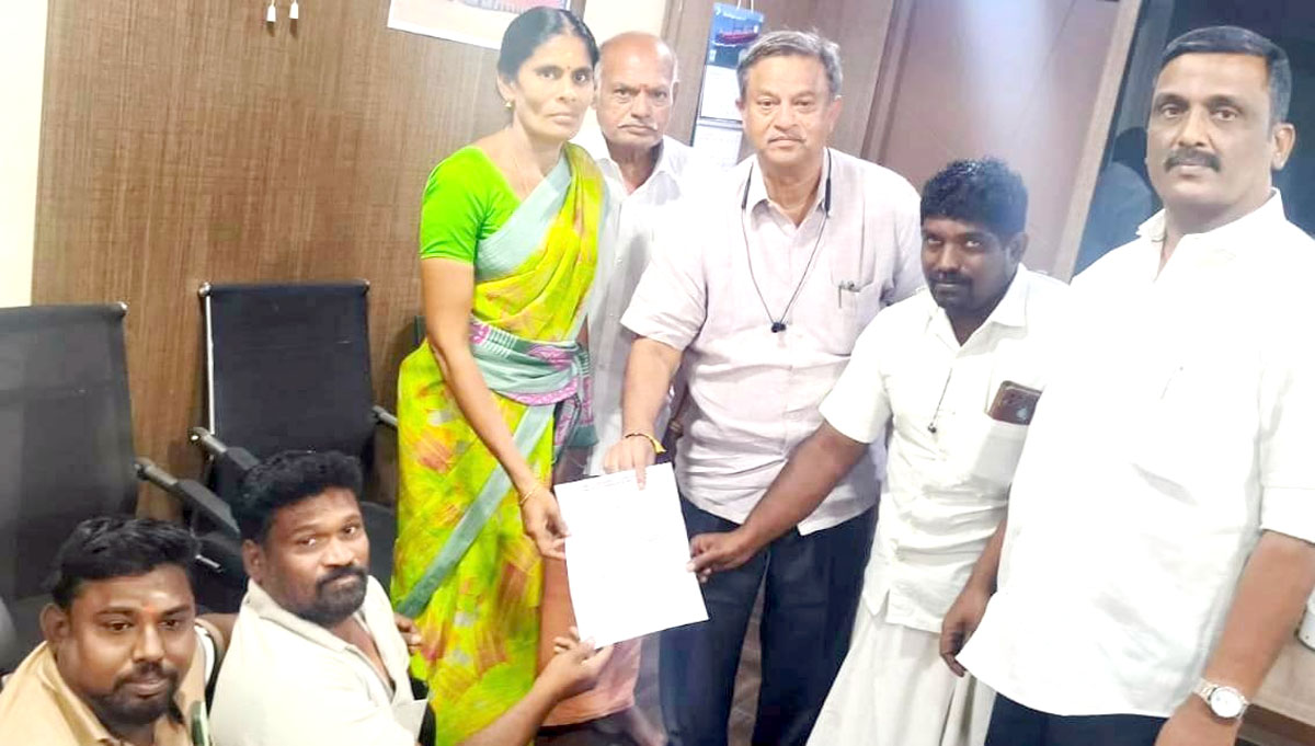 மாற்றுத் திறனாளி உதவித் தொகையை உயர்த்திடுக! சிவகாசி சட்டமன்ற உறுப்பினரிடம் மனு