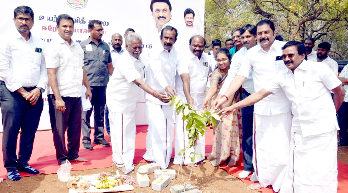 விளையாட்டு மைதானம் அமைக்க அடிக்கல்