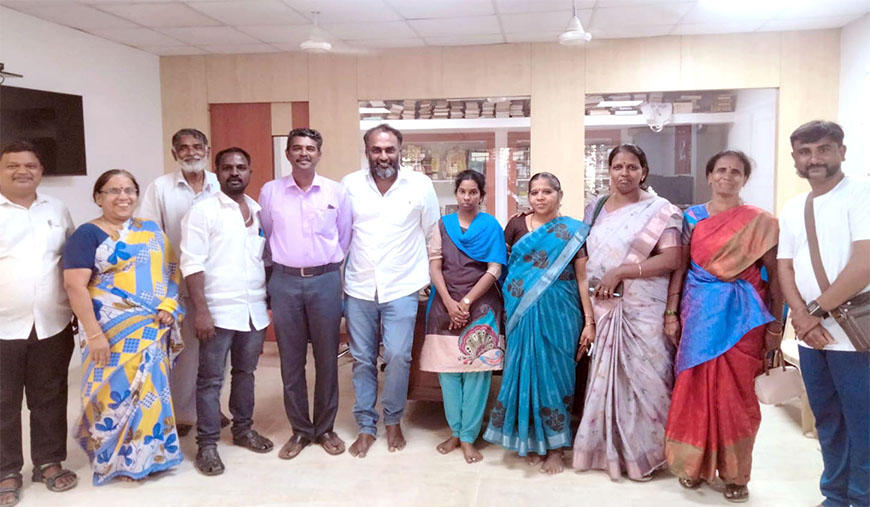 உழைப்பாளர்கள் உழைப்பில் படர்ந்து ஒளிரும் செங்கொடி!