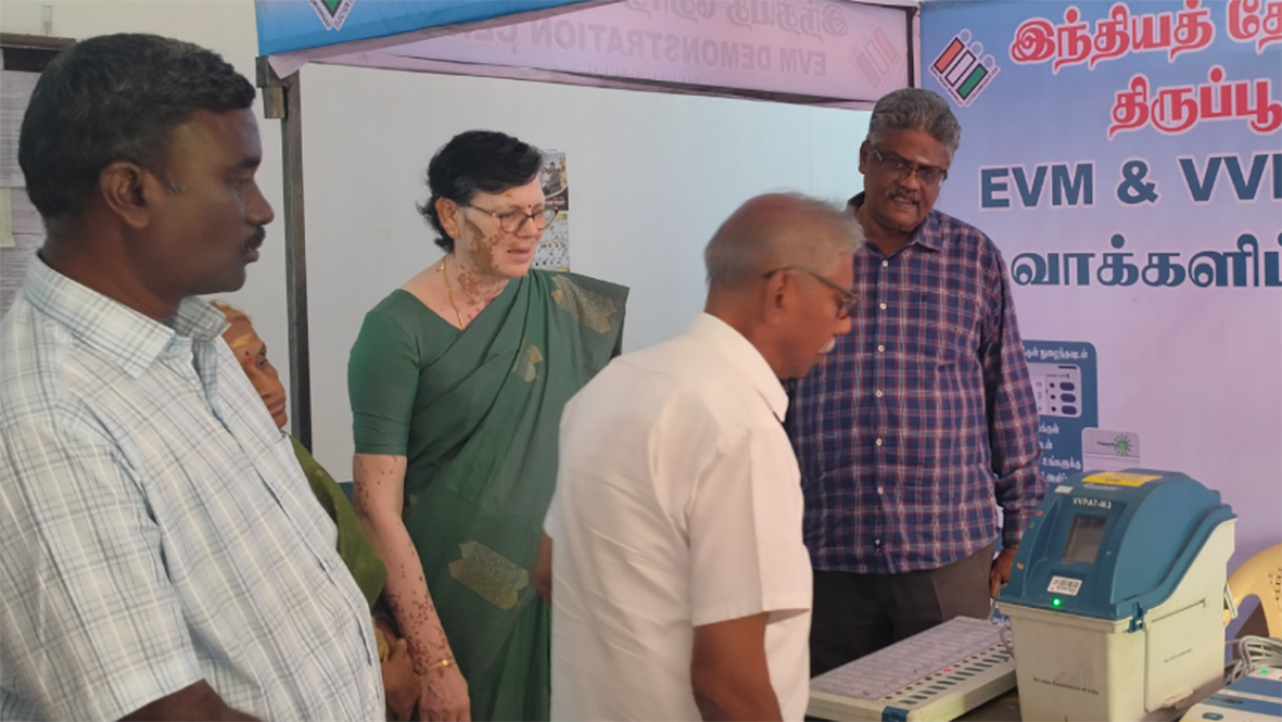 வாக்கு செலுத்துவது குறித்து விழிப்புணர்வு