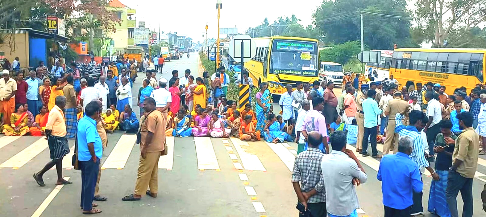 டாஸ்மாக் கடையை மூடக் கோரி சாலை மறியல்
