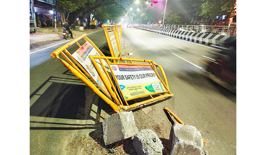 ஆபத்தாக மாறிய போலீஸ் தடுப்புகள் முகப்பேர் - திருமங்கலம் சாலையில் வாகன ஓட்டிகள் அவதி
