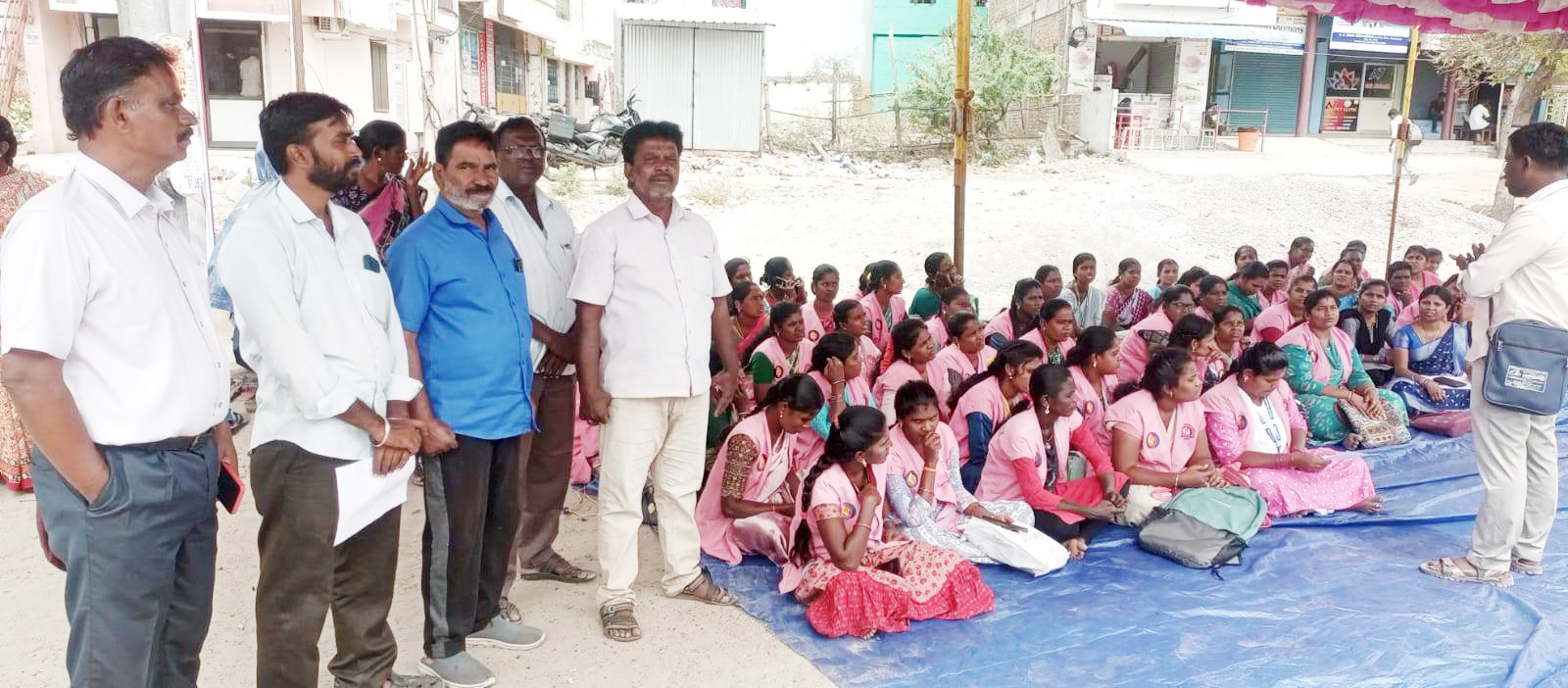 15 அம்ச கோரிக்கைகளை வலியுறுத்தி மருத்துவ ஊழியர்கள் காத்திருப்பு போராட்டம்