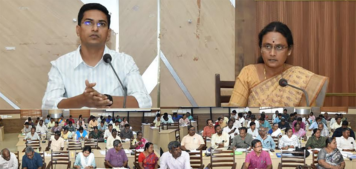 அலுவலக கூட்டரங்கில் ஆய்வுக்கூட்டம்