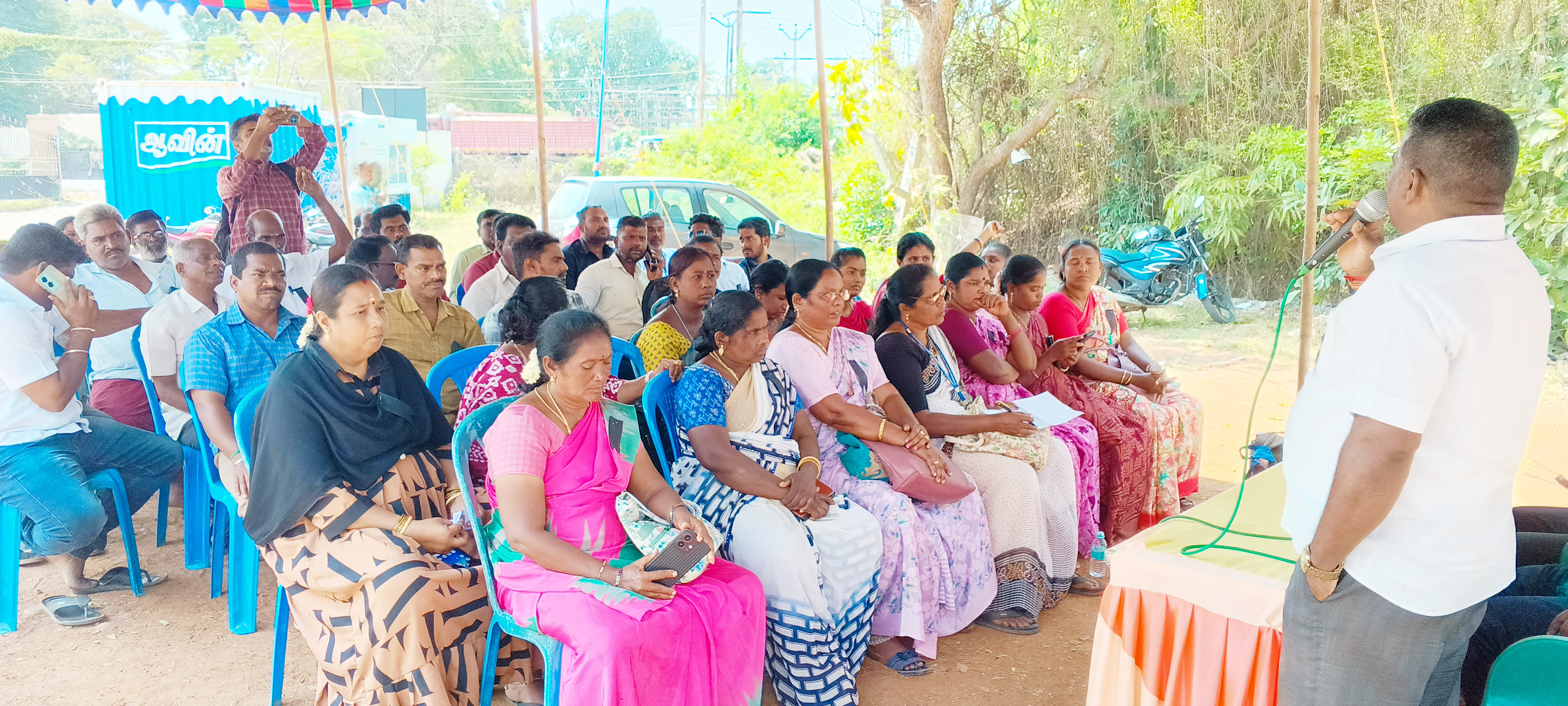 காலமுறை ஊதியம் கேட்டு காத்திருப்பு போராட்டம்