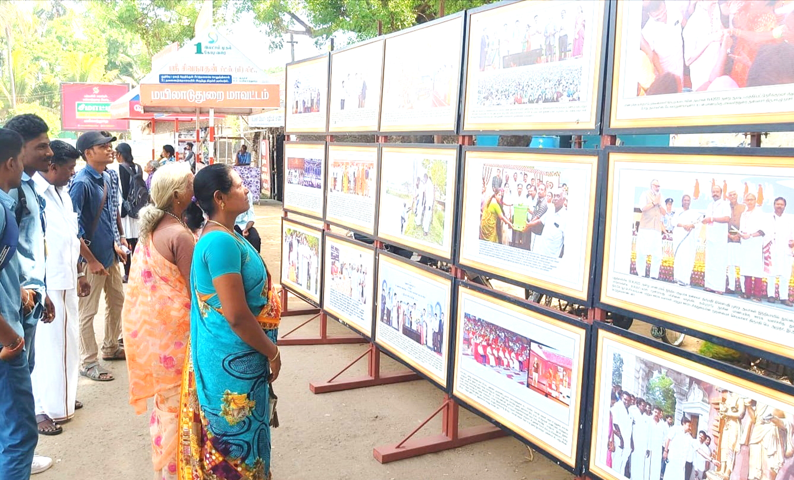 மயிலாடுதுறை புதிய பேருந்து நிலையத்தில் மாவட்ட செய்தி மக்கள்