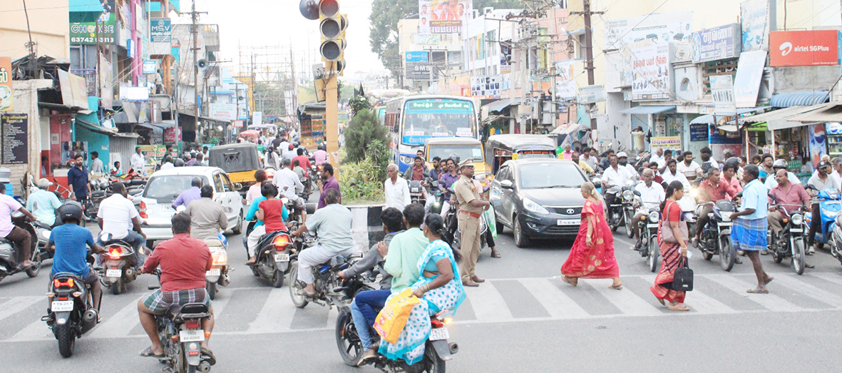 போக்குவரத்து நெரிசலில் சிக்கித் தவிக்கும் மக்கள் கூடுதல் நகர பேருந்துகளை இயக்க கோரிக்கை