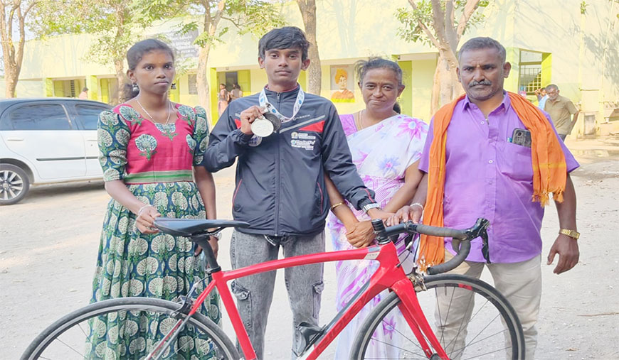 வறுமை கொடுத்த வலி... விடாமுயற்சி தந்த ஒளி! அரசுப் பள்ளி மாணவன் ஆண்டனி ராஜின் சாதனை!