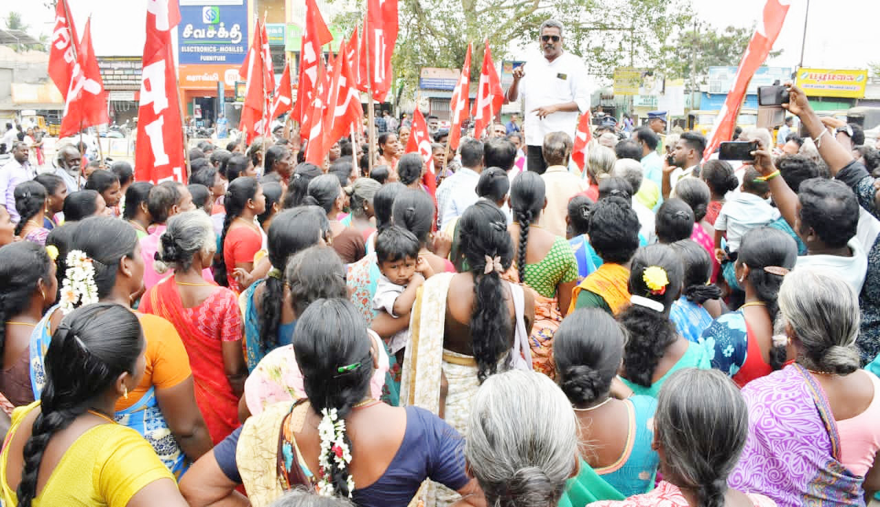 கம்மாபுரத்தில் மனைப் பட்டா கேட்டு சிபிஎம் மனு கொடுக்கும் இயக்கம்
