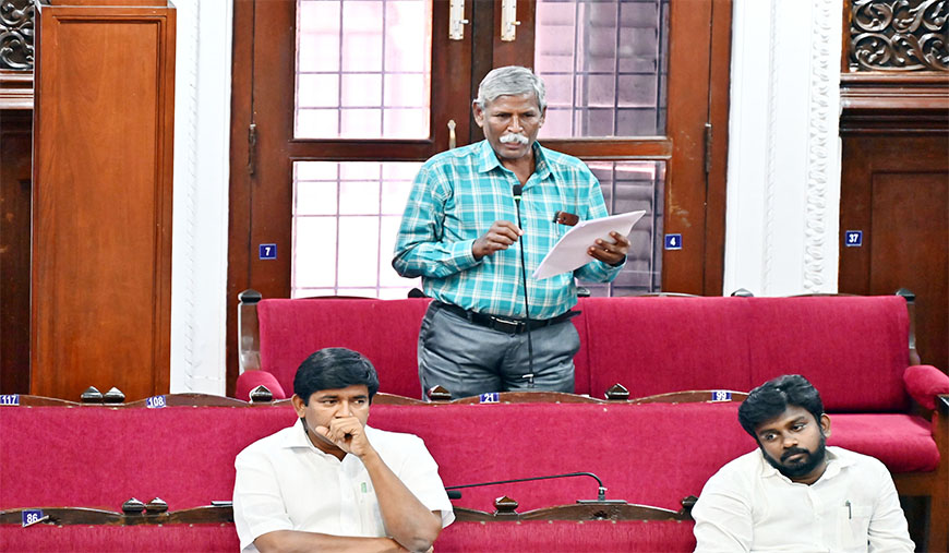 தூய்மைப் பணியாளர்களுக்கு சம வேலைக்கு சம ஊதியம் தர வேண்டும்