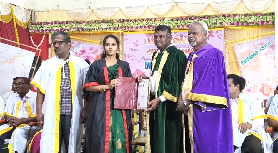 சிவகங்கை மன்னர் துரைசிங்கம் அரசு கலைக் கல்லூரியில் பட்டமளிப்பு விழா