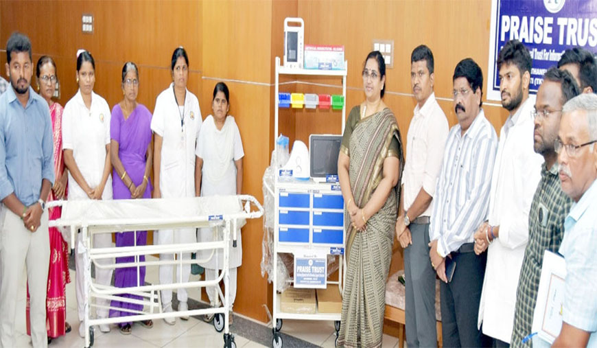 ரூ.6 லட்சம் மதிப்பில் மருத்துவ உபகரணங்கள் தொண்டு நிறுவனம் வழங்கியது