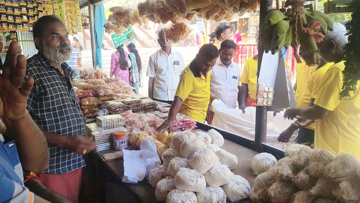 மலை அடிவாரத்தில் பிளாஸ்டிக் விற்பனை எச்சரிக்கையை மீறிய கடைக்கு அதிரடி சீல்