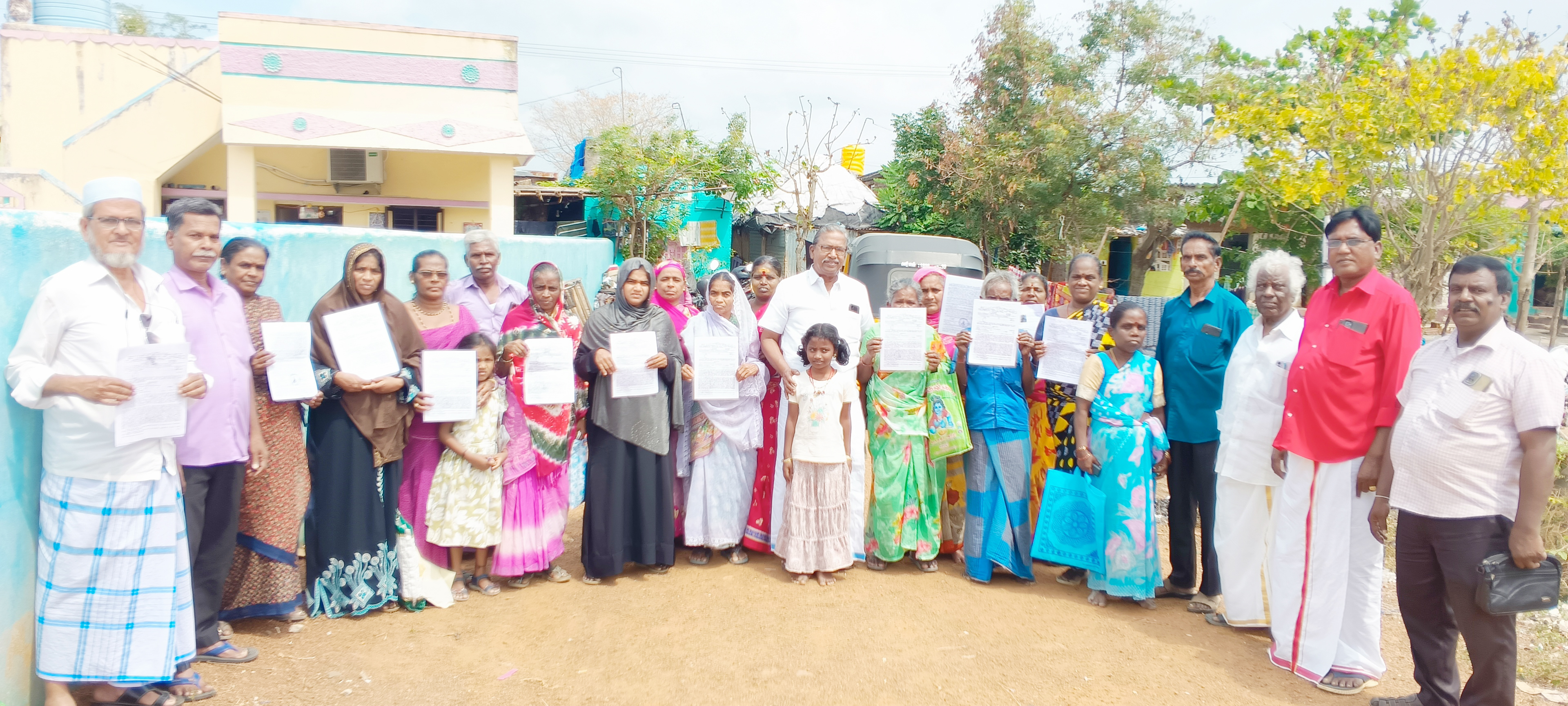 30 ஆண்டுகால போராட்டத்திற்கு பிறகு பீடித் தொழிலாளர் குடும்பங்களுக்கு பட்டா பொதுமக்கள் மகிழ்ச்சி
