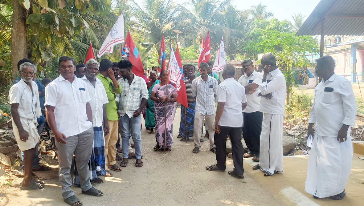 தெருவிளக்கு வசதி கேட்டு நடைபயணம்