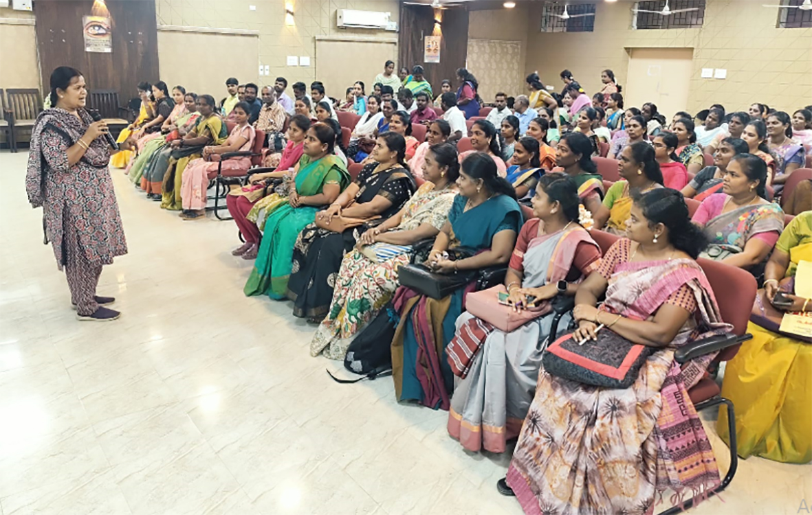 மாற்றுத்திறனாளி மாணவர்களுக்கு உதவும் ஆசிரியர்களுக்கு சிறப்பு பயிற்சி