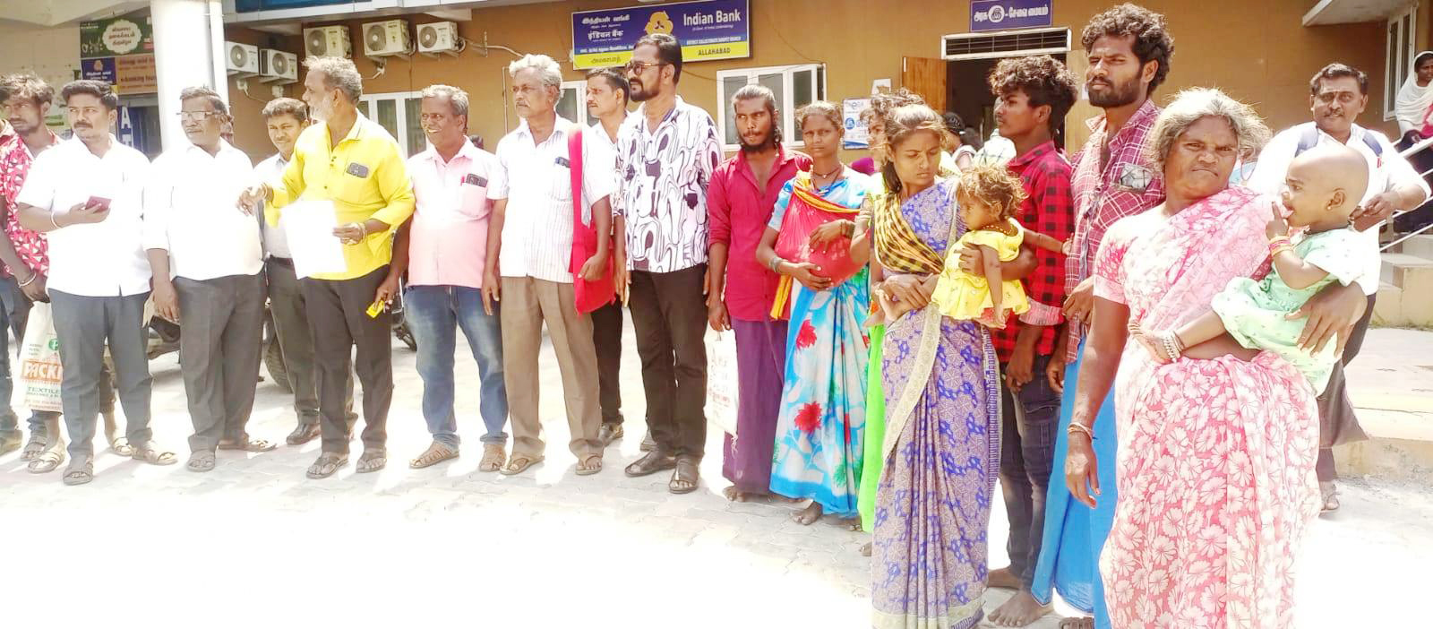 இலவச தொகுப்பு வீடு கோரி சாட்டையடி சமூகத்தைச் சேர்ந்தவர்கள் ஆட்சியர் அலுவலகத்தில் முறையீடு