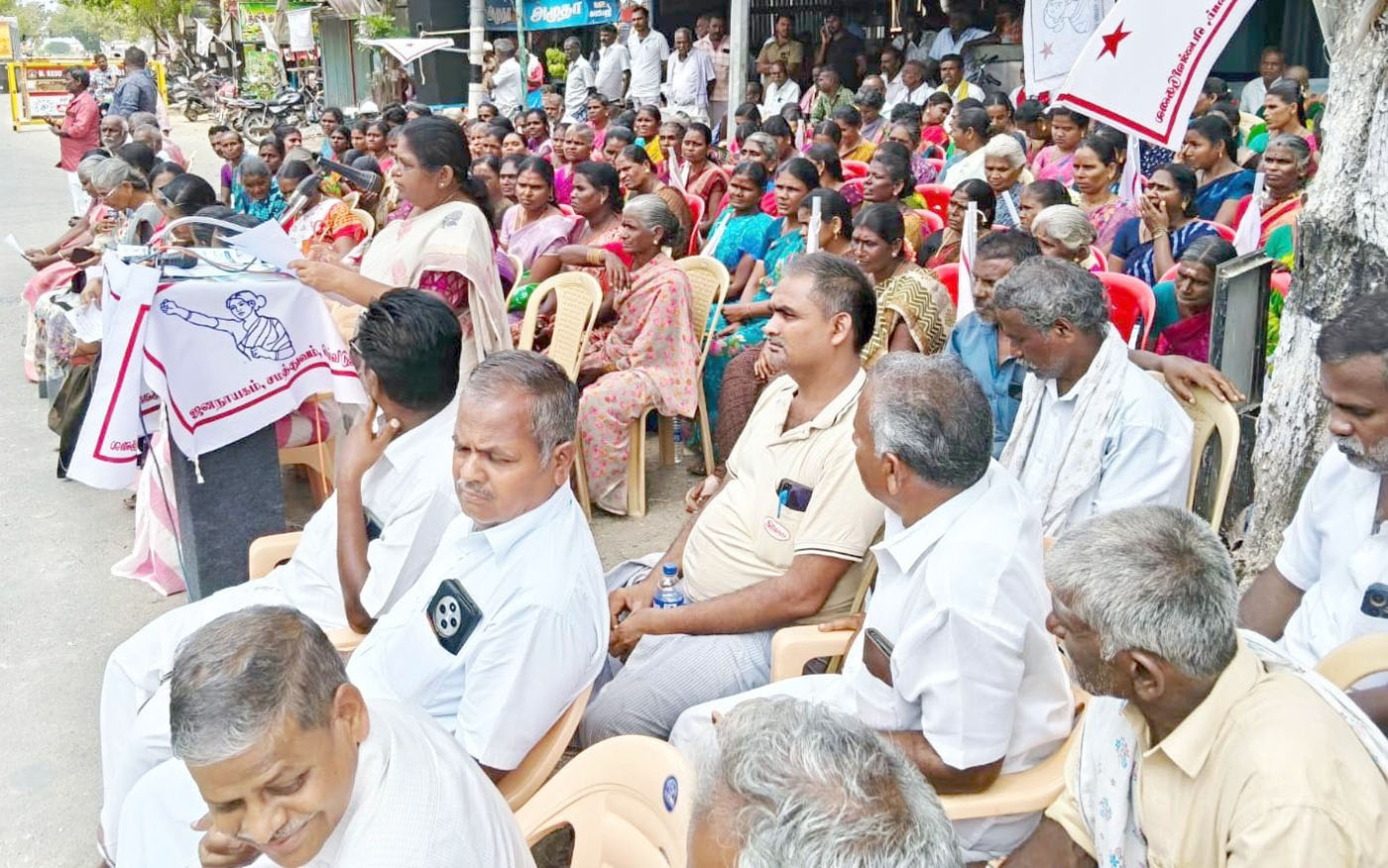 கோவிலில் வழிபாட்டு உரிமை வழங்க கோரி திருச்சுழியில் மாதர் சங்கம் போராட்டம்