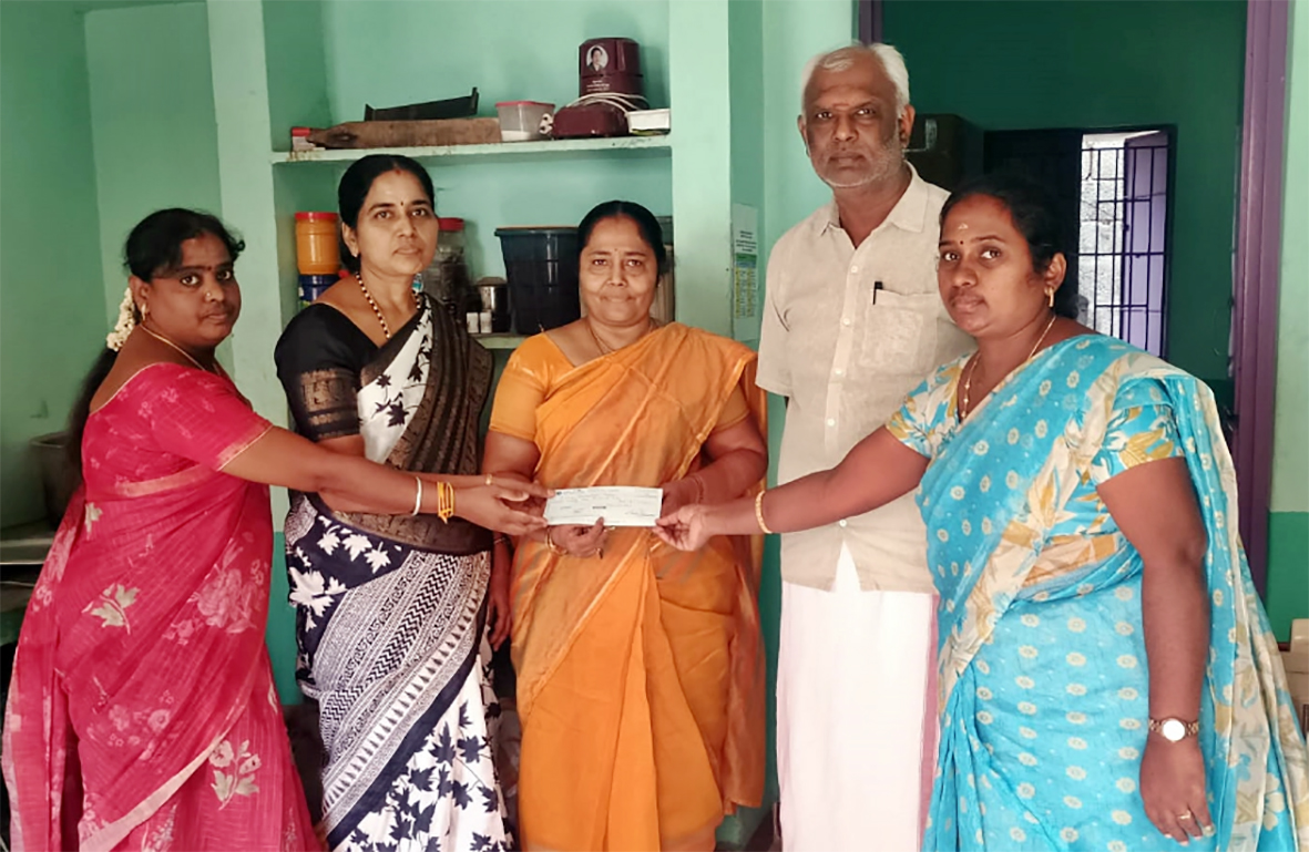 திருப்பூர் மாநகராட்சி எஸ்.வி. காலனி நடுநிலைப் பள்ளி வளாகத்தில் 8