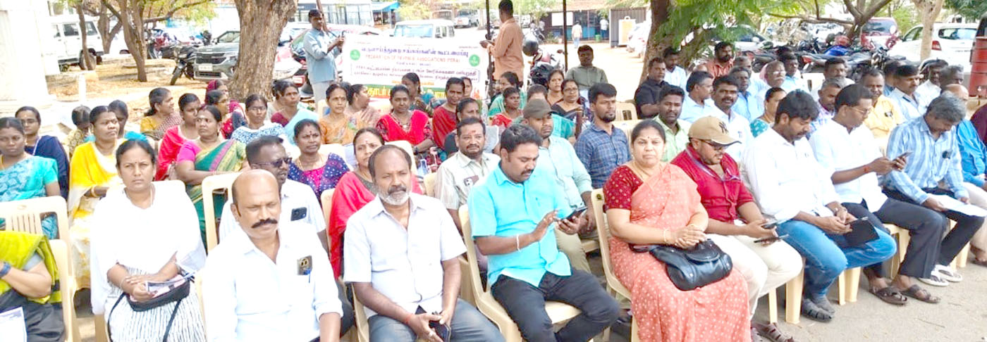 தேனியில் வருவாய்த்துறையினர் தொடர் காத்திருப்பு போராட்டம்
