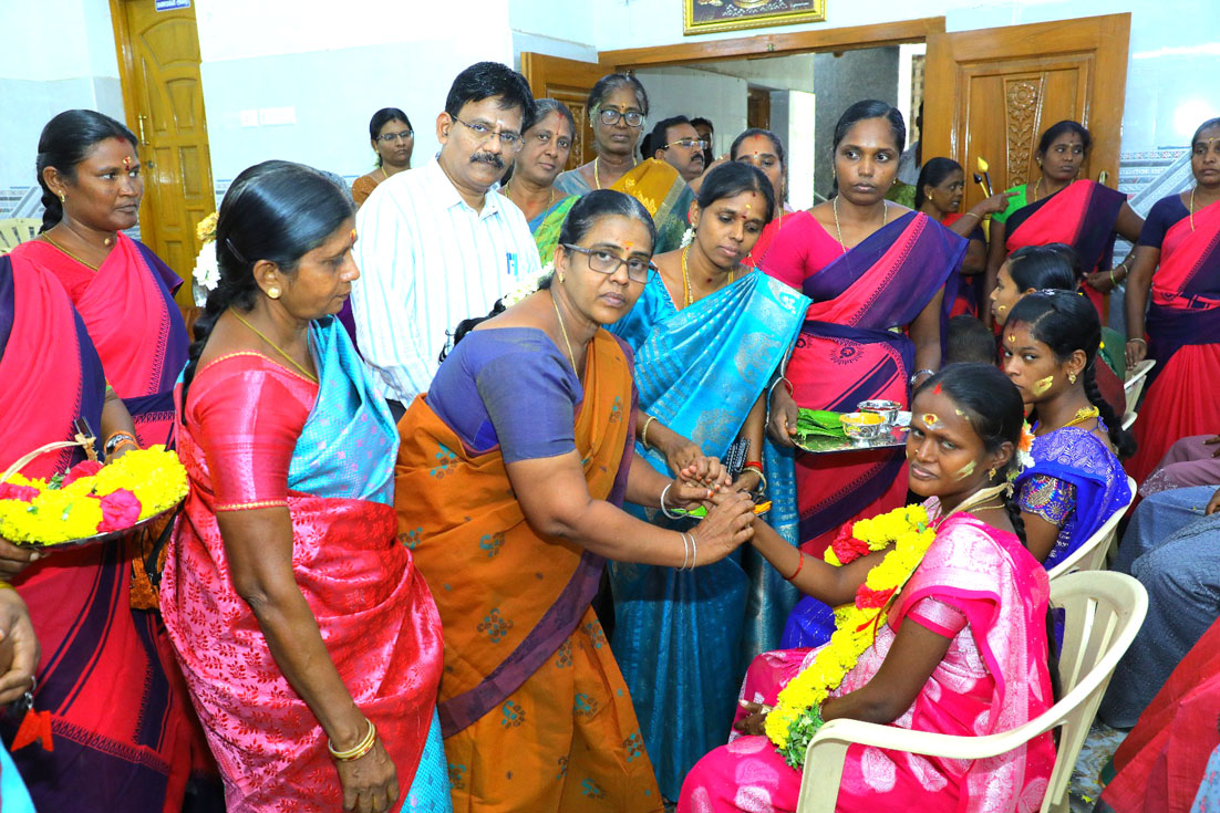 வத்திராயிருப்பில் சமுதாய வளைகாப்பு திருவிழா