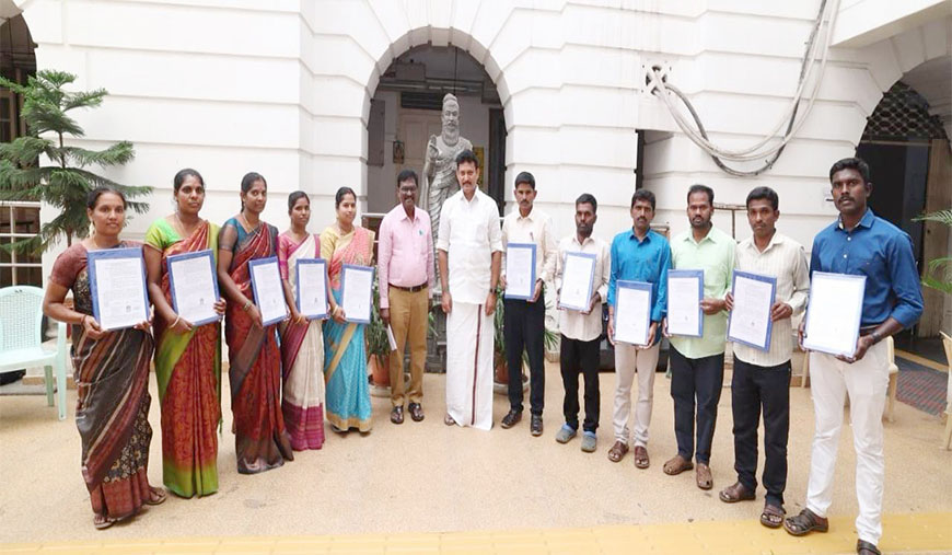 பழங்குடியினருக்கு பணி நியமன ஆணை