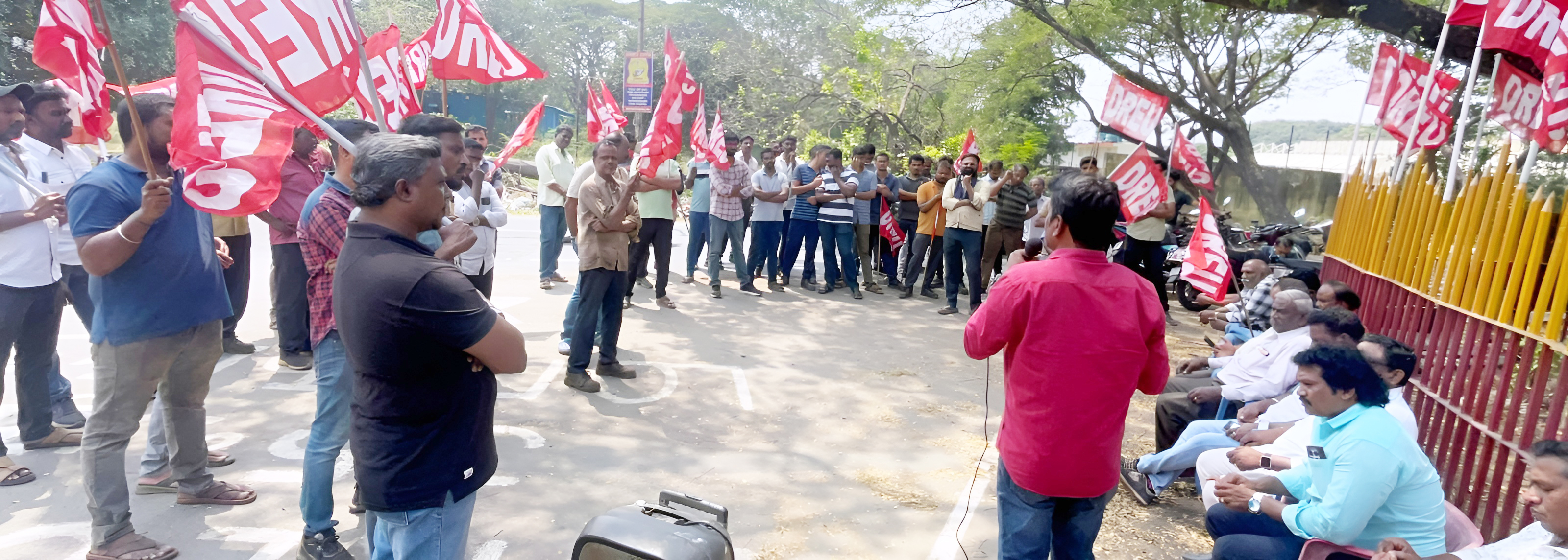 பெரம்பூர் லோகோ பணிமனையில் டிஆர்இயூ ஆர்ப்பாட்டம்