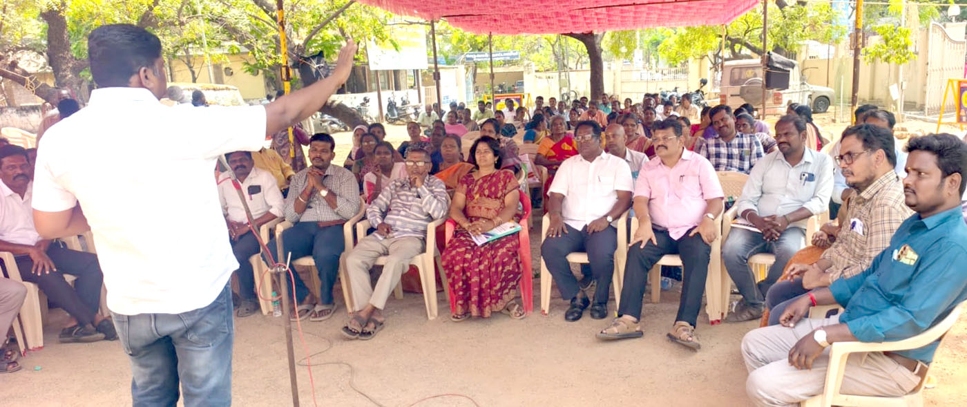 மதுரையில் வருவாய்த்துறையினர் காலவரையற்ற வேலைநிறுத்தம்