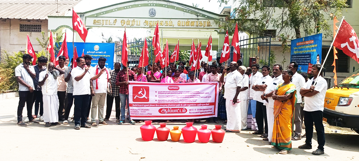 குடிநீர் கேட்டு காலிக்குடங்களுடன் சிபிஎம் ஆர்ப்பாட்டம்