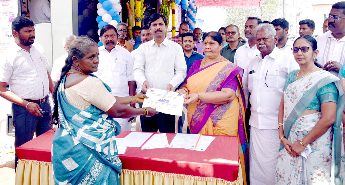 ஈரோட்டில் உழைப்பாளர் நலக்கூடம் திறப்பு