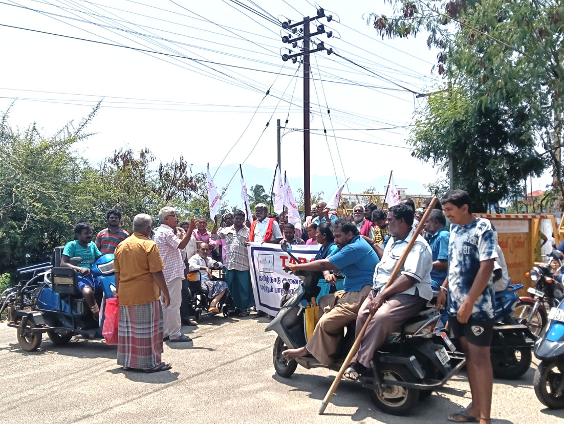 வீட்டுமனை, பட்டா, ஏஏஒய் குடும்ப அட்டை கோரி தென்காசியில் மாற்றுத்திறனாளிகள் ஆர்ப்பாட்டம்