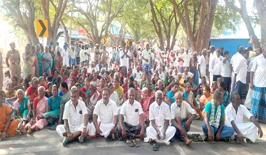 வழிப்பாதை கேட்டுப் போராடிய மக்கள் மீது காவல்துறை தாக்குதல்