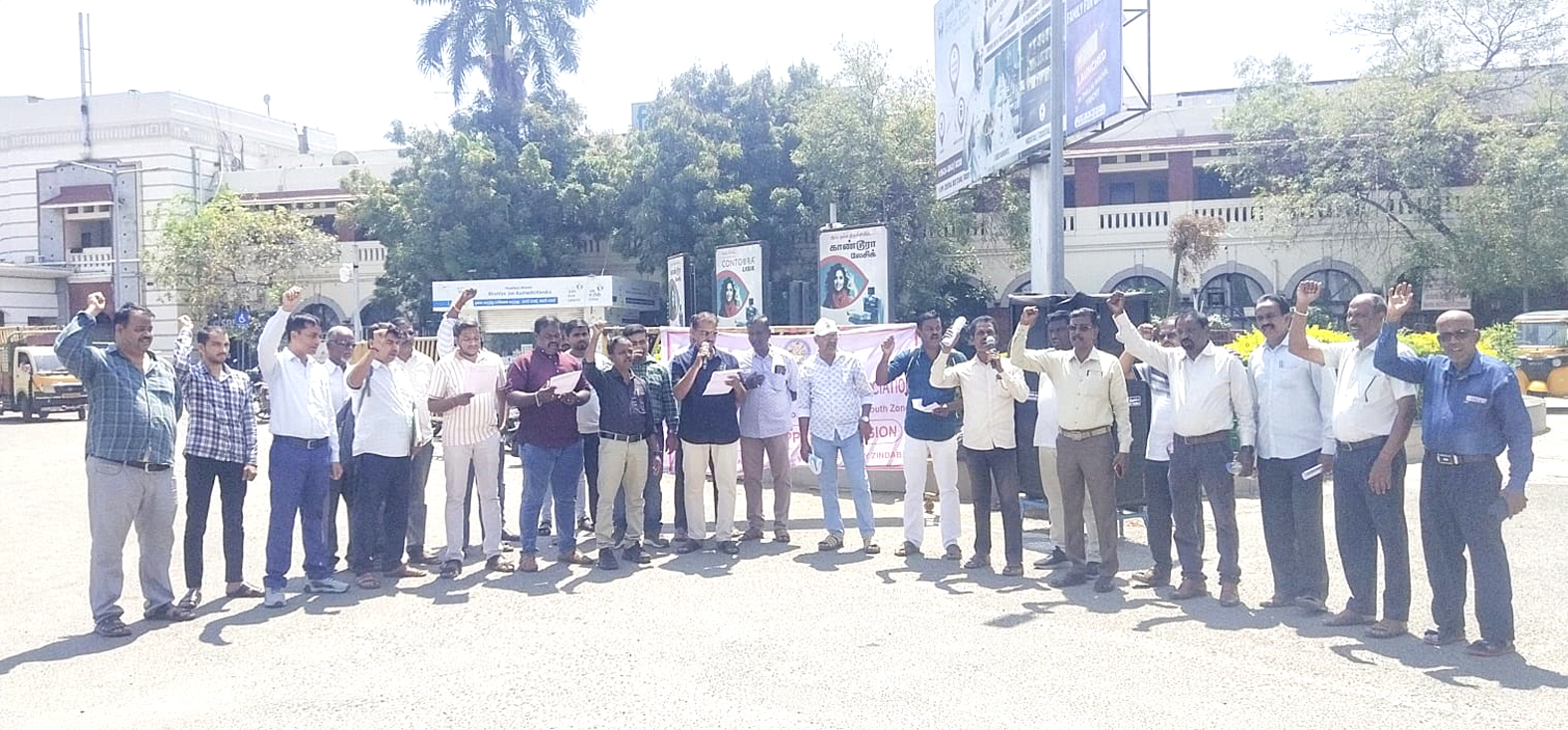 ரயில்நிலைய மேலாளர்கள் ஆர்ப்பாட்டம்