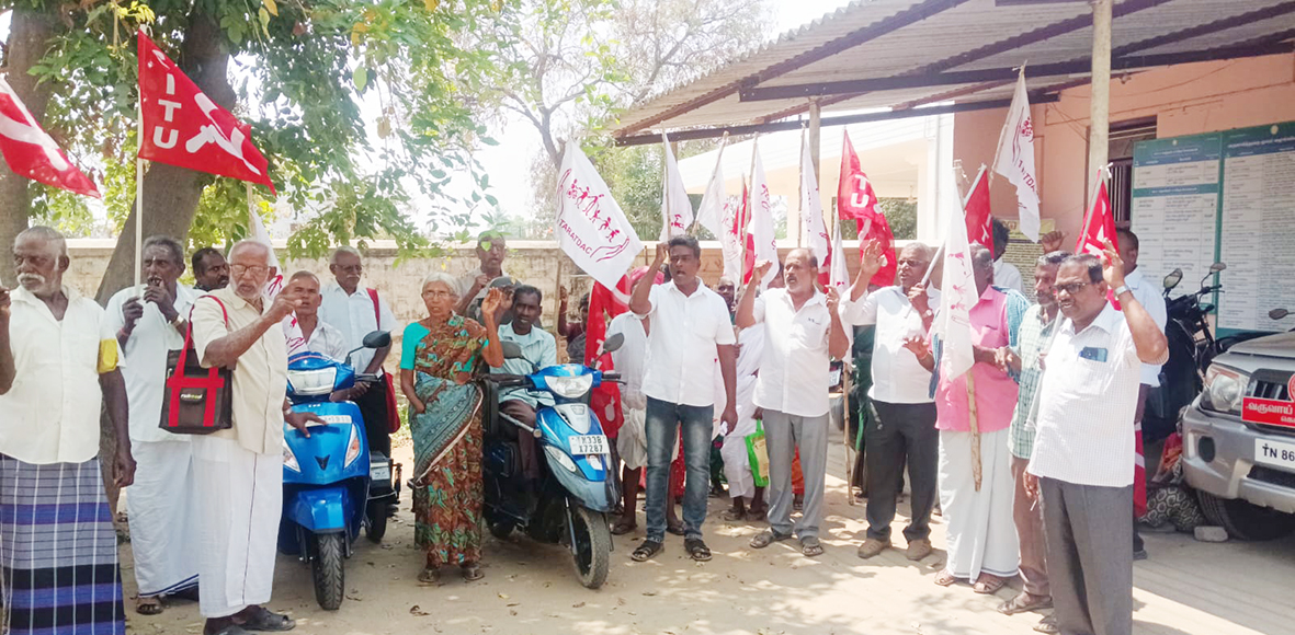 பணியாளர் இழப்பீட்டு சட்டப்படி இழப்பீடு கேட்டு மாற்றுத்திறனாளிகள் காத்திருப்புப் போராட்டம்