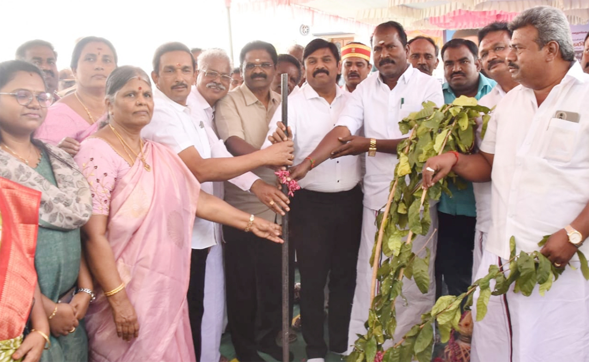 குடிநீர் வழங்குதல் தொடர்பான புதிய பணிக்கு அடிக்கல்
