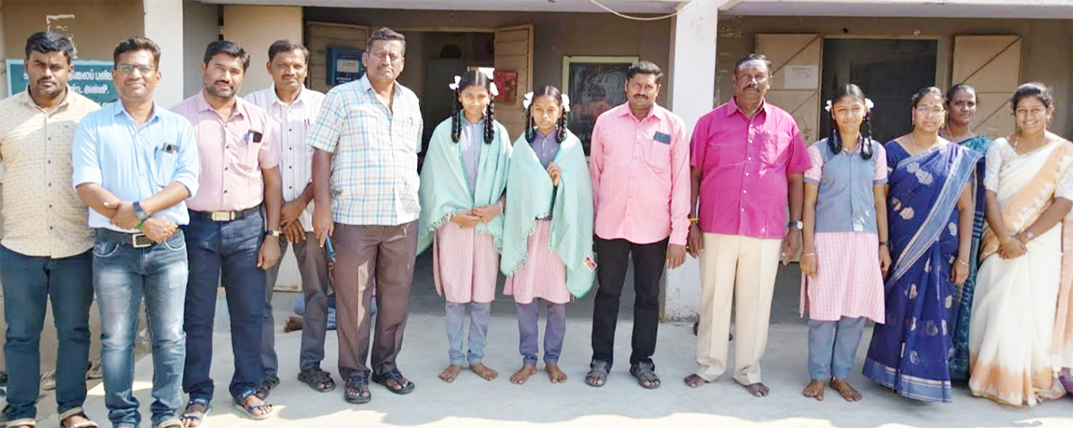 ஊரக திறனாய்வு தேர்வில் வெற்றி அரசுப்பள்ளி மாணவிகளுக்கு பாராட்டு