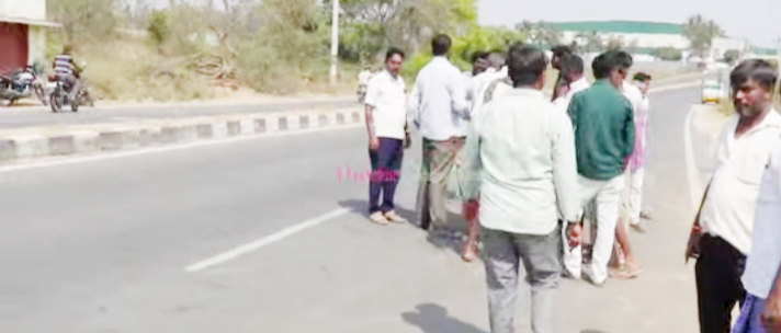 மஞ்சலகிரி சாலை சந்திப்பில் விபத்து ஒருவர் உயிரிழந்ததால் பொதுமக்கள் சாலை மறியல்