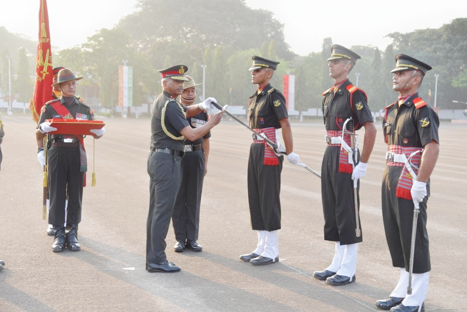 அதிகாரிகள் பயிற்சி அகாடமியில் பிரமாண்ட ராணுவ அணிவகுப்பு