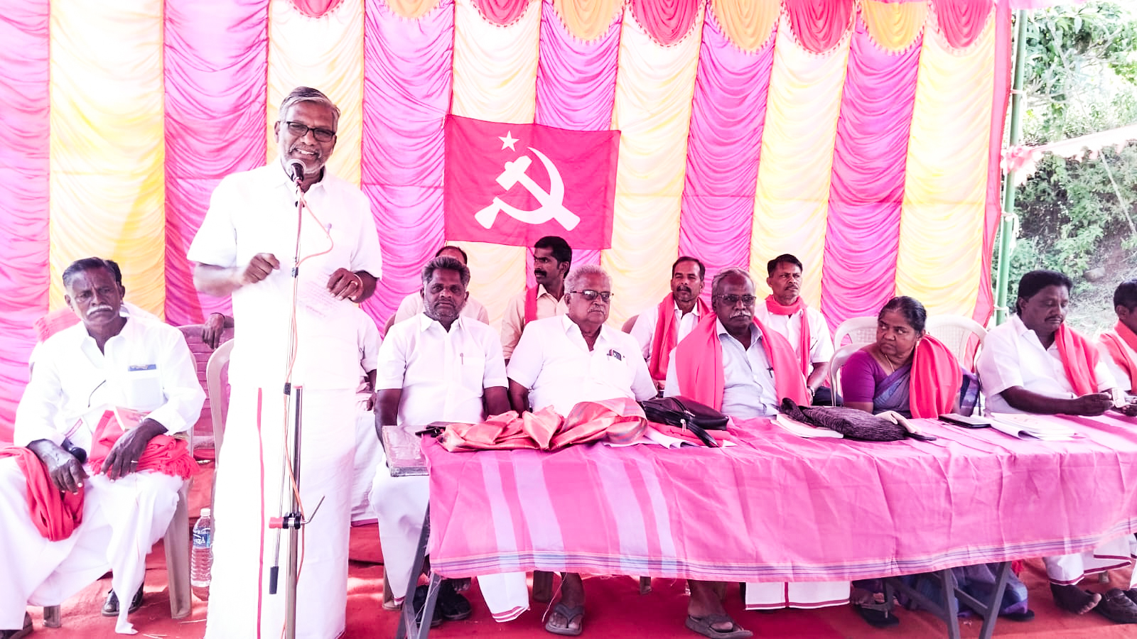 கல்வராயன் மலையில் செங்கொடி ஏந்தி மீட்கப்பட்ட 200 ஏக்கர் நிலம் வாழப்பூண்டி கிராம மக்கள் நடத்திய உணர்ச்சிமிக்க பாராட்டு விழா!