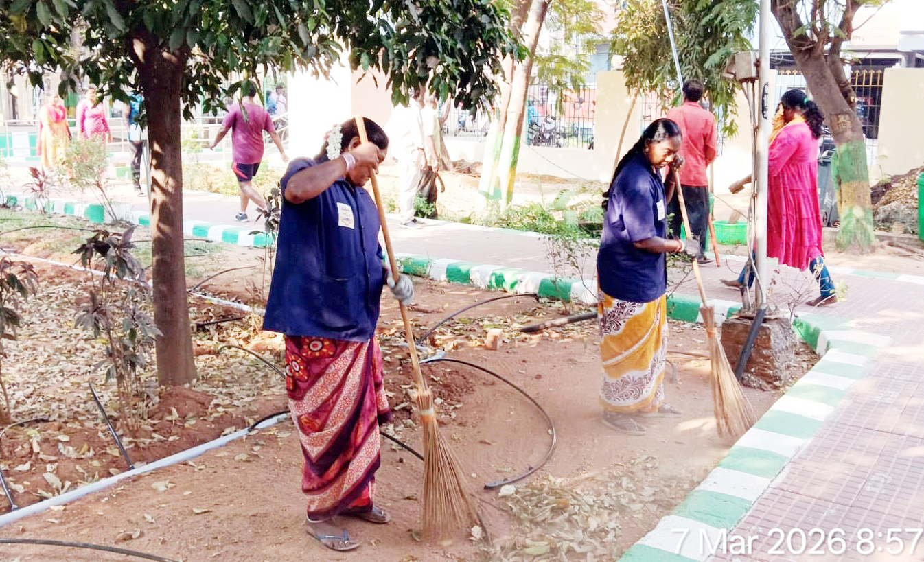சென்னை மாநகராட்சியில் உள்ள 955 பூங்காக்களிலும்