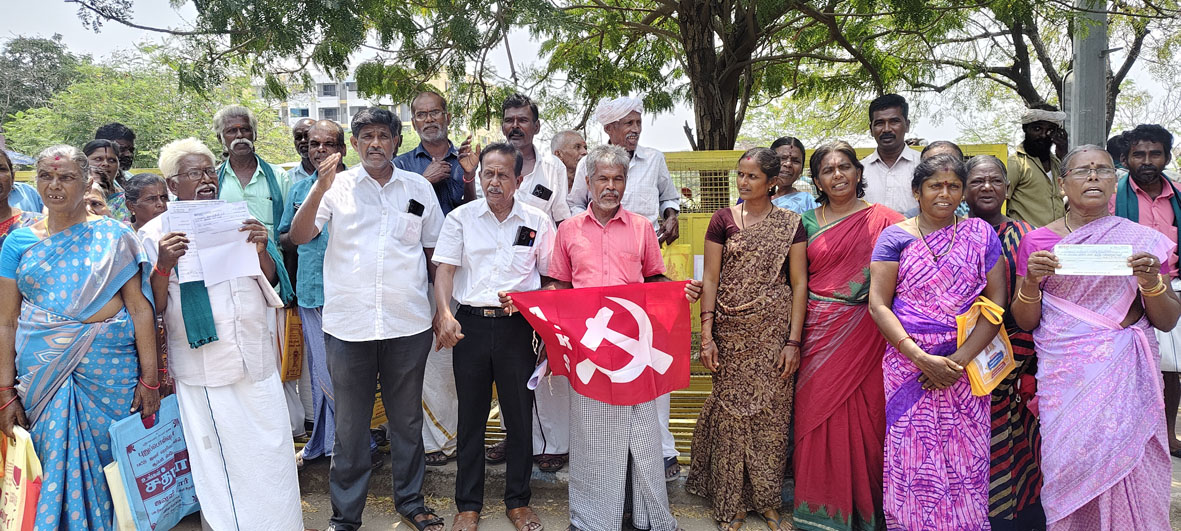 விவசாயிகளிடம் வசூல் செய்யப்பட்ட வங்கிக் கடன் தொகையை வங்கியில் செலுத்தாமல் மோசடி சம்பந்தப்பட்டவர்கள் மீது நடவடிக்கை எடுக்க கோரி மனு