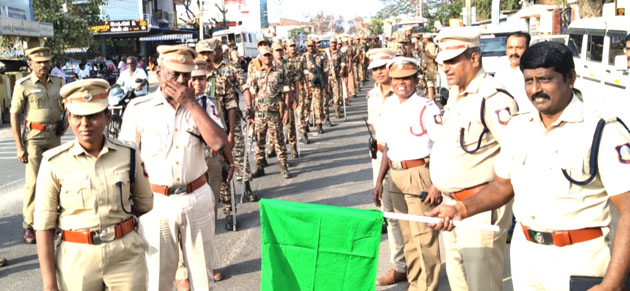 தேனியில் துணை ராணுவம் கொடி அணிவகுப்பு